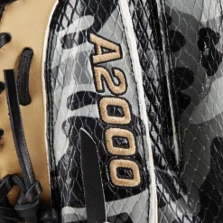 Wilson Glove Of The Month October 2022 CM33 Black Camo/Blonde 33" RHT Catchers Mitt -100percent Sales wilson wilson glove of the month october 2022 cm33 4